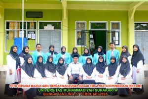 Foto Bersama dengan Mahasiswa KKN
