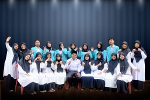 Foto Bersama dengan Mahasiswa KKN